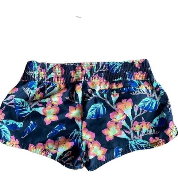 Sz9 Hurley floral board shorts in EUC - Picture 1 of 7